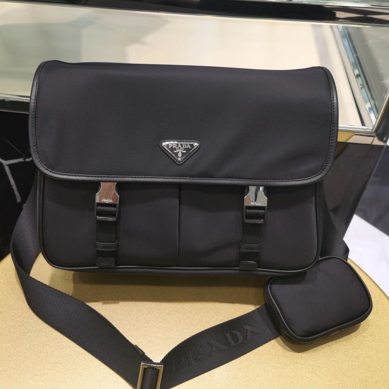 Prada 邮差包 / 斜挎包