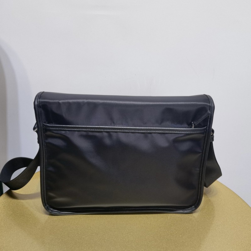 Prada 邮差包 / 斜挎包