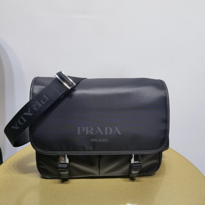 Prada 邮差包 / 斜挎包