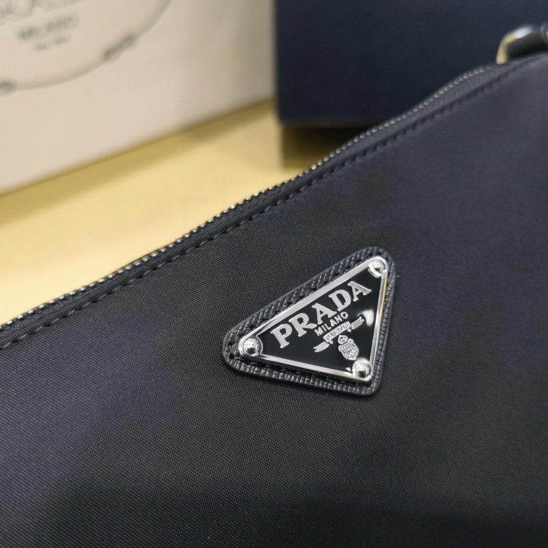 Prada 邮差包 / 斜挎包