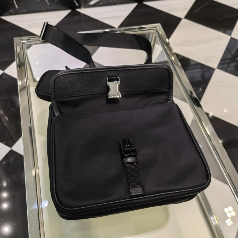 Prada 邮差包 / 斜挎包