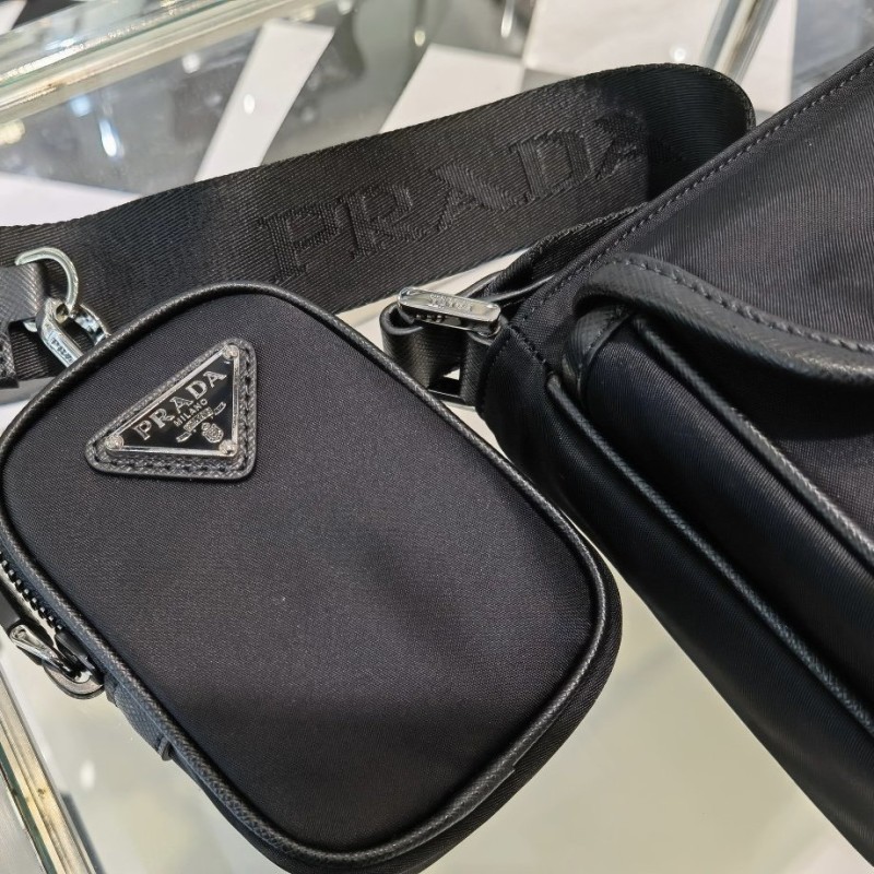 Prada 邮差包