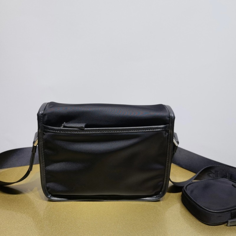 Prada 邮差包 / 斜挎包