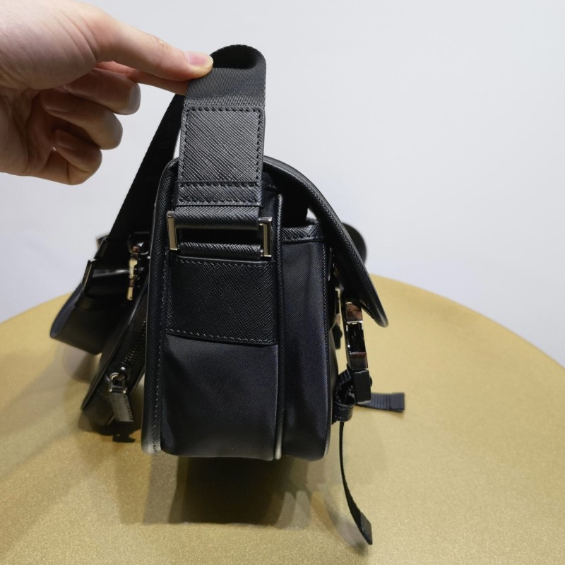 Prada 邮差包 / 斜挎包