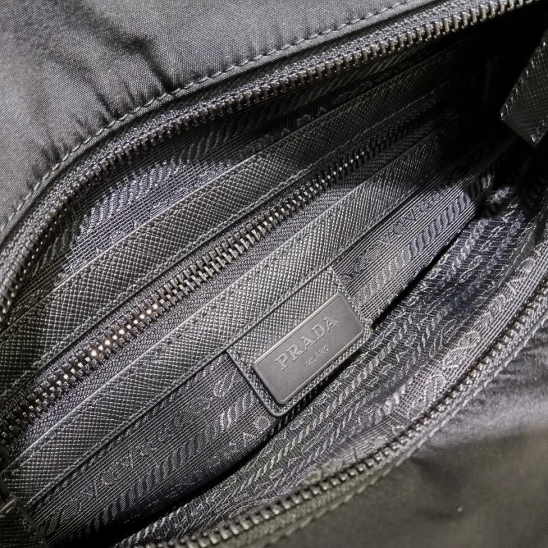 Prada 邮差包 / 斜挎包