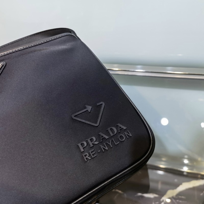 Prada 邮差包 / 斜挎包