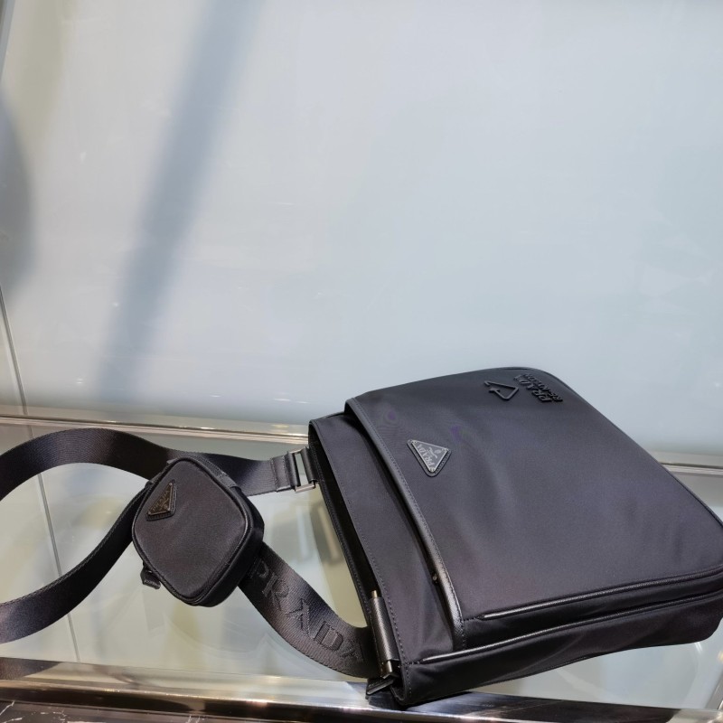 Prada 邮差包 / 斜挎包