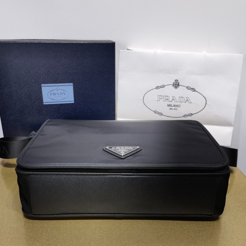Prada 邮差包 / 斜挎包