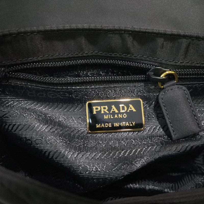 Prada 链条小挎包