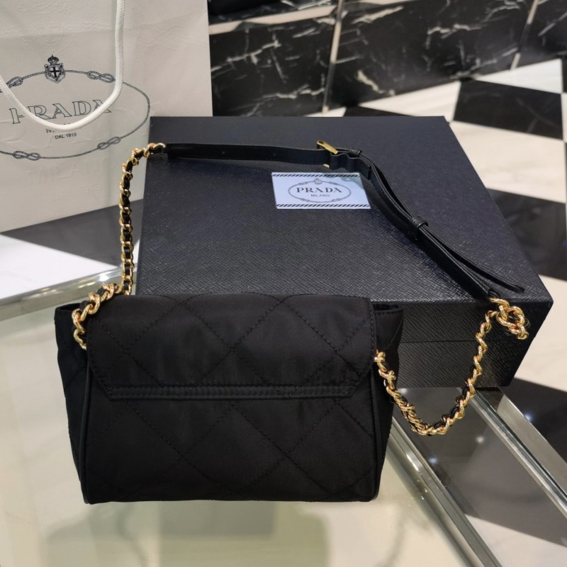 Prada 链条小挎包