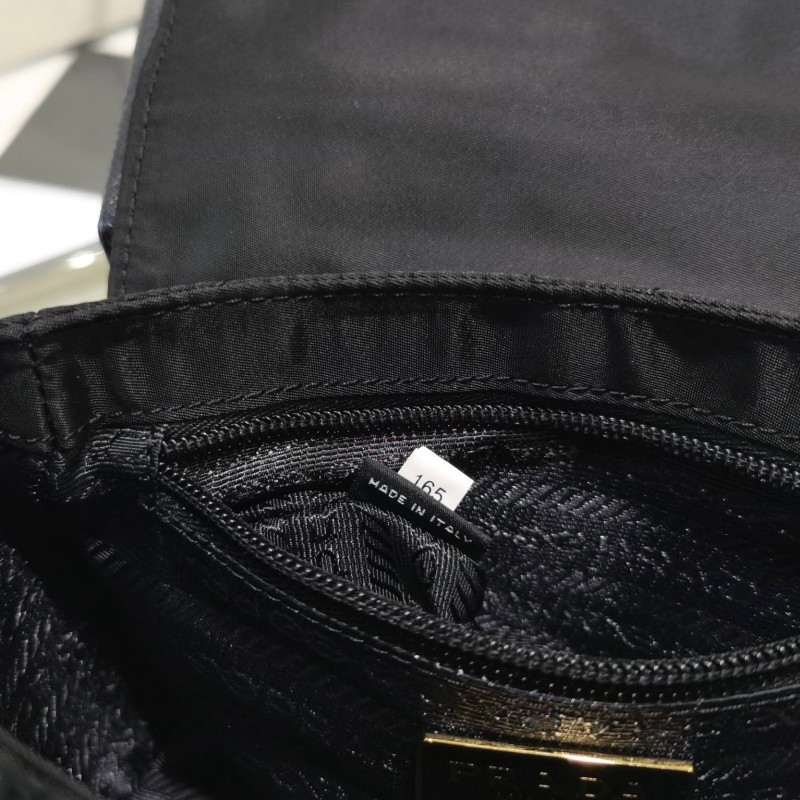 Prada 链条小挎包