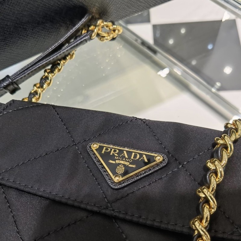 Prada 链条小挎包