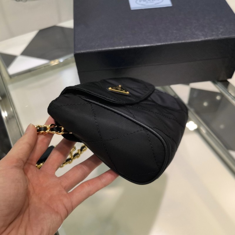Prada 链条小挎包