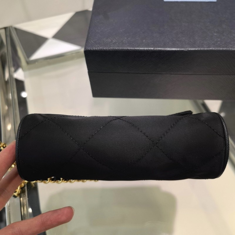 Prada 链条小挎包