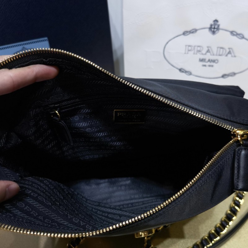 Prada 链条单肩包