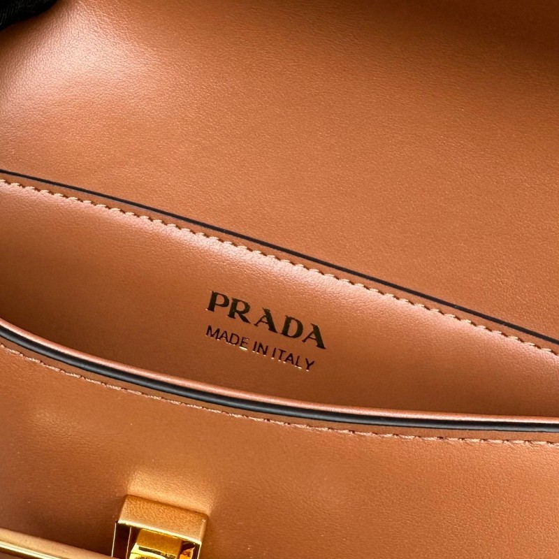 Prada 豆腐包