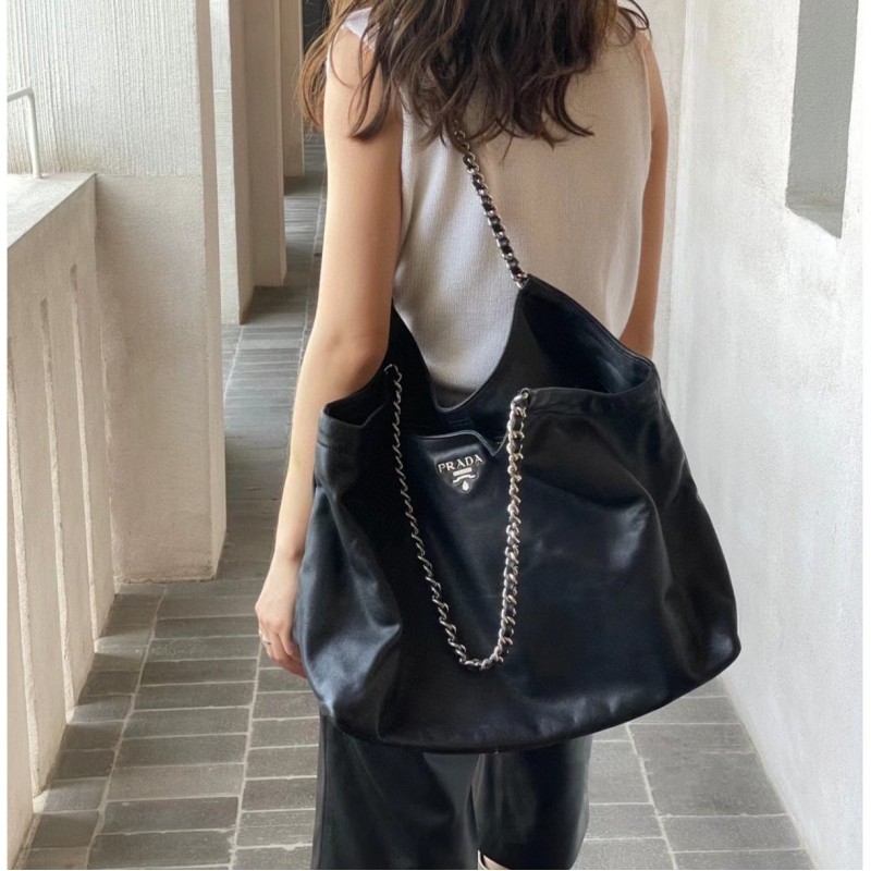 Prada 流浪包