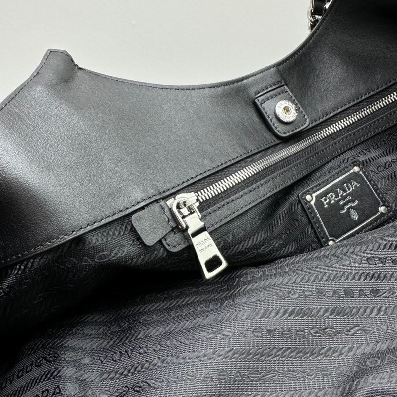 Prada 流浪包