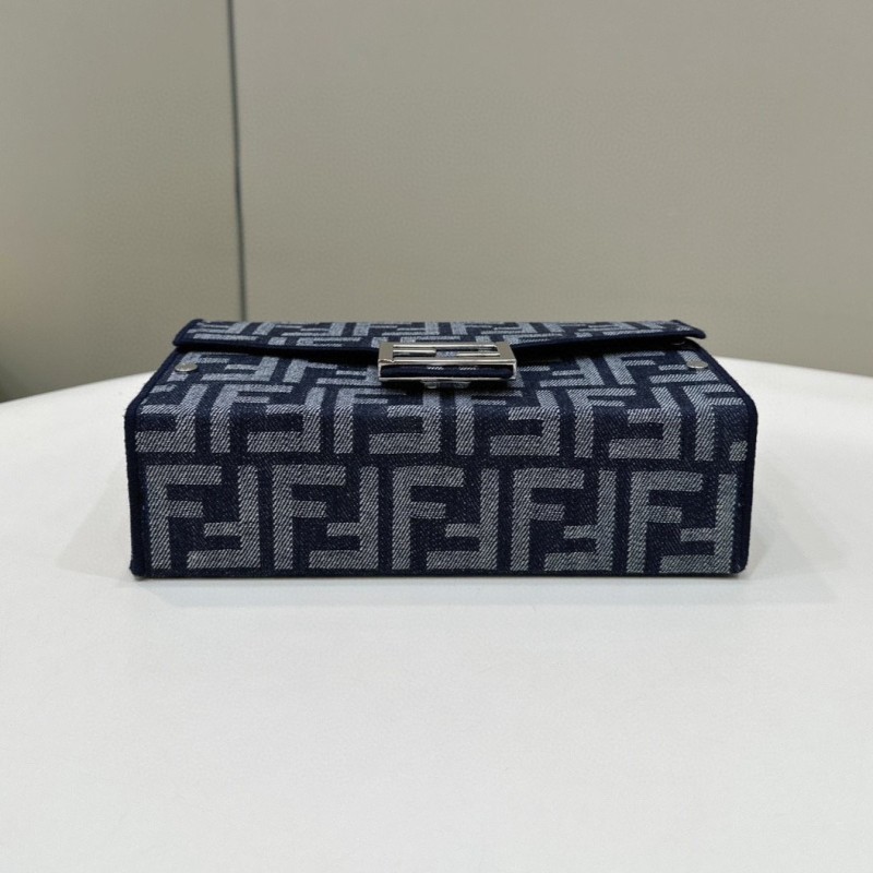 Fendi 盒子包