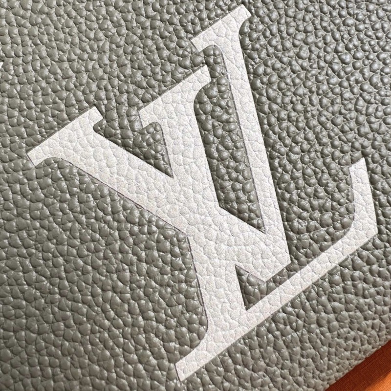 LV Pochette Cosmetique 