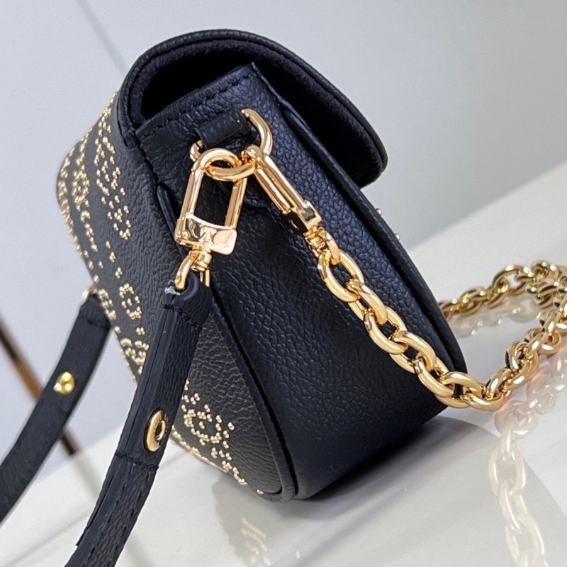 LV Wallet On Chain Ivy