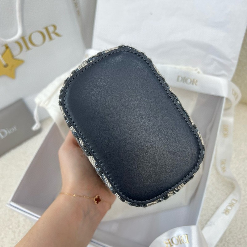 Dior 30 Montaigne 迷你链条水桶包 / 薯条包