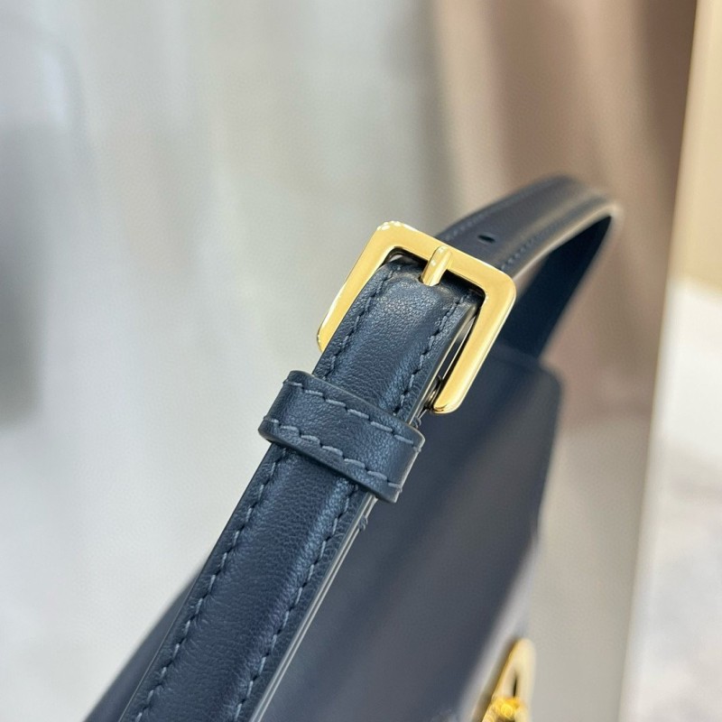 Dior 30 Montaigne 迷你链条水桶包 / 薯条包