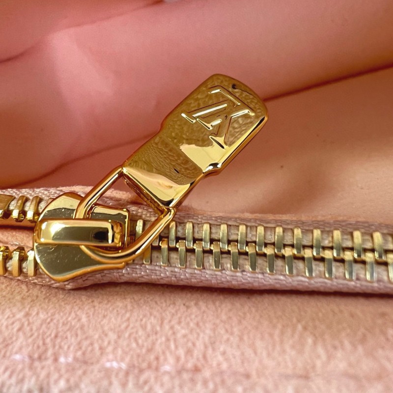 LV Wallet On Chain Ivy