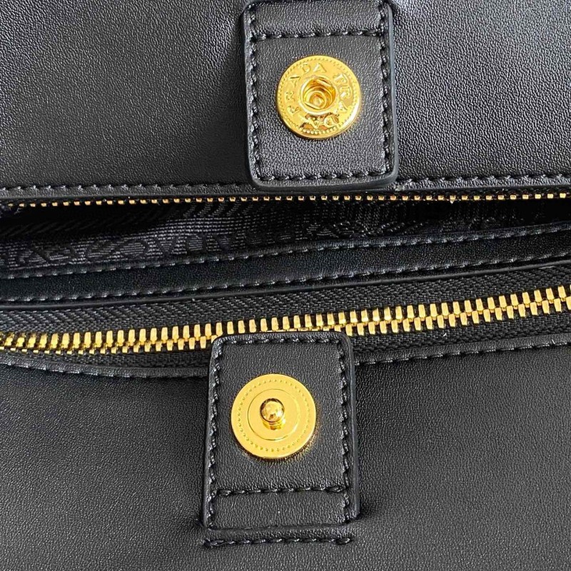 Prada 中古托特链条包