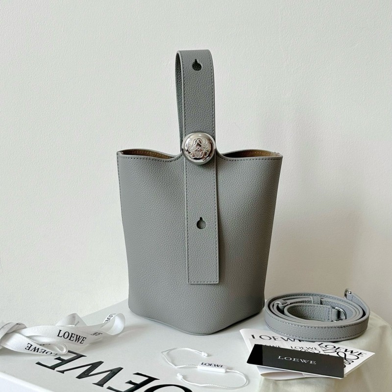 Loewe Pebble 水桶包