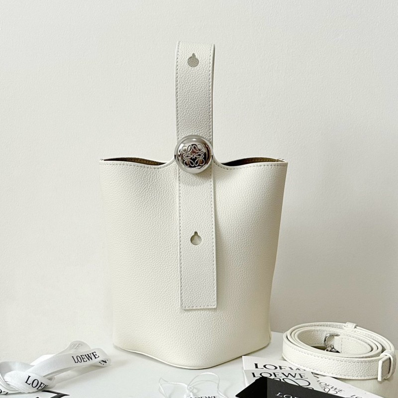 Loewe Pebble 水桶包