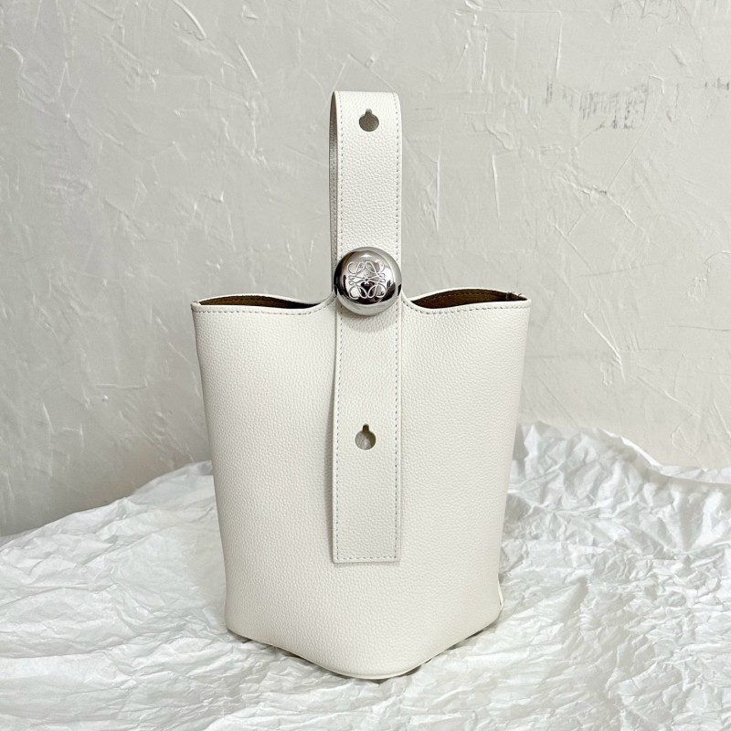 Loewe Pebble 水桶包
