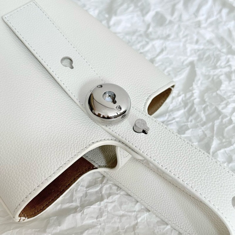 Loewe Pebble 水桶包