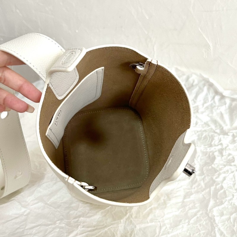 Loewe Pebble 水桶包