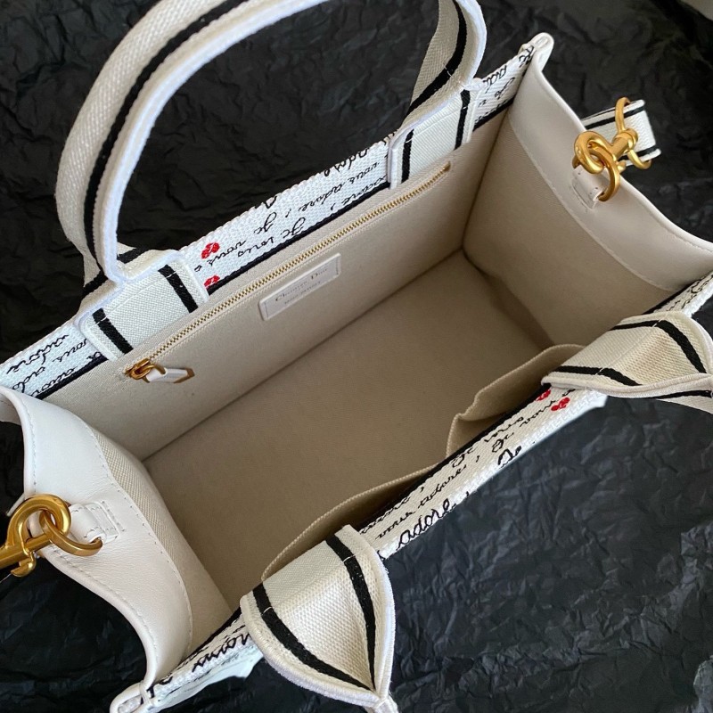 Dior Book Tote (七夕限定）