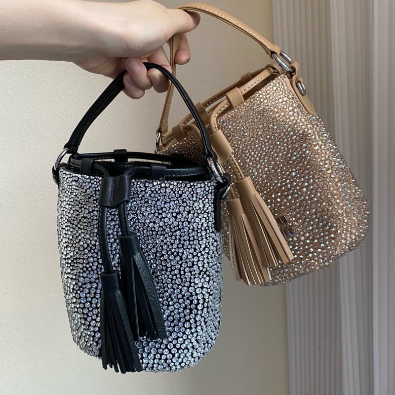 MiuMiu 满钻水桶包