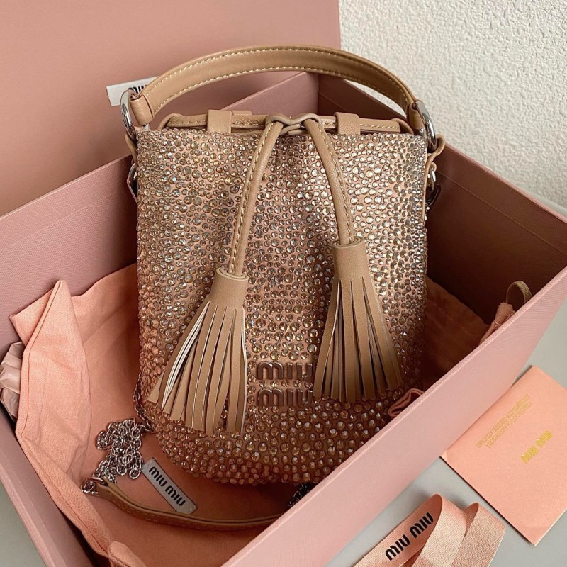 MiuMiu 满钻水桶包