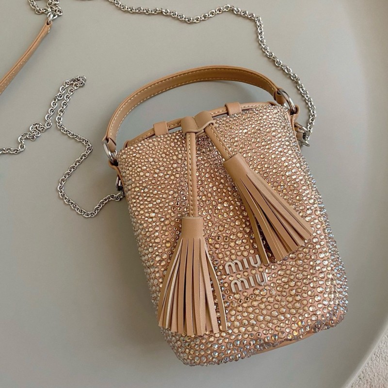 MiuMiu 满钻水桶包