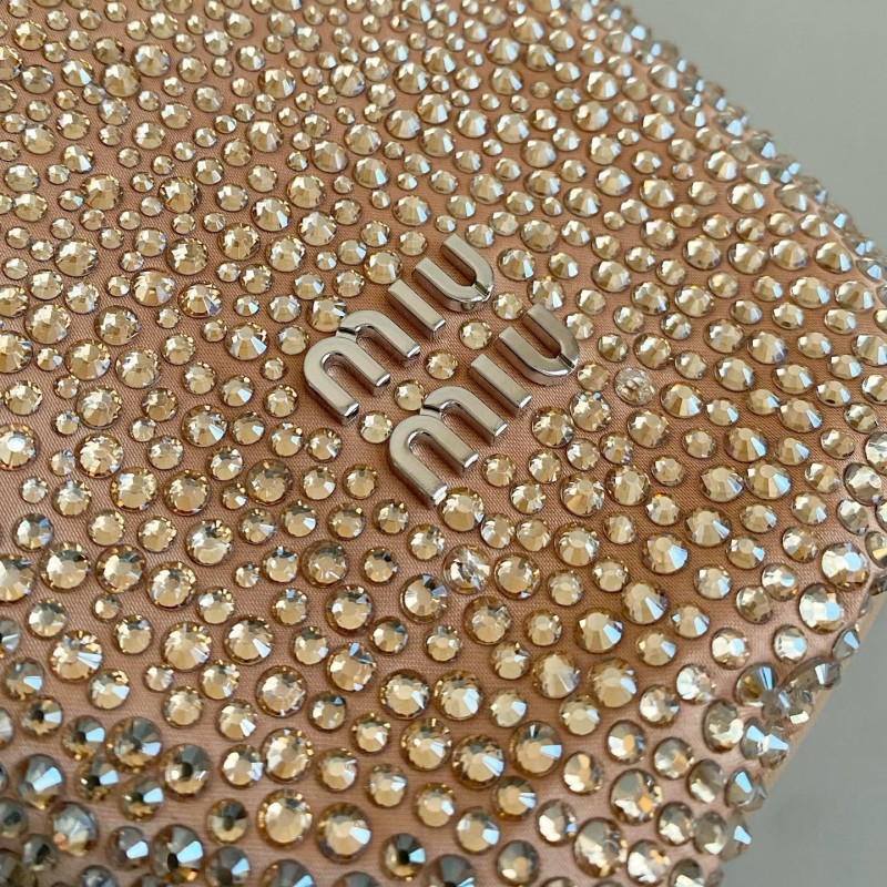 MiuMiu 满钻水桶包