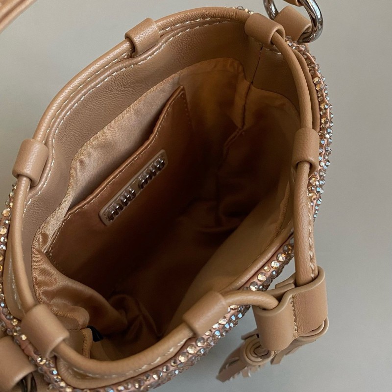 MiuMiu 满钻水桶包