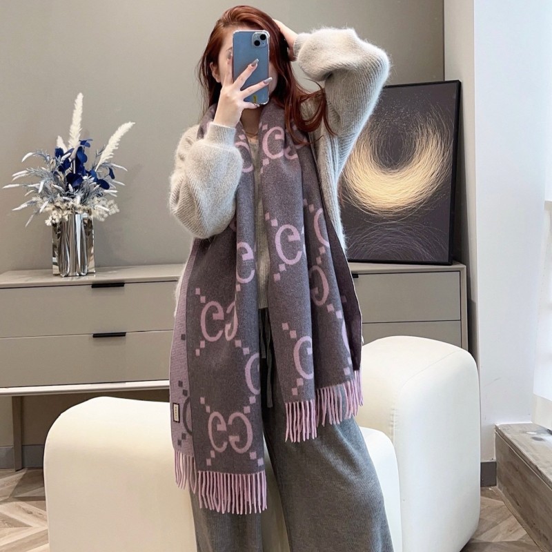 Gucci Long Scarf & Bennie Hat