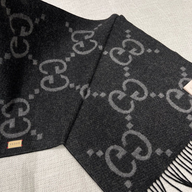 Gucci Long Scarf & Bennie Hat
