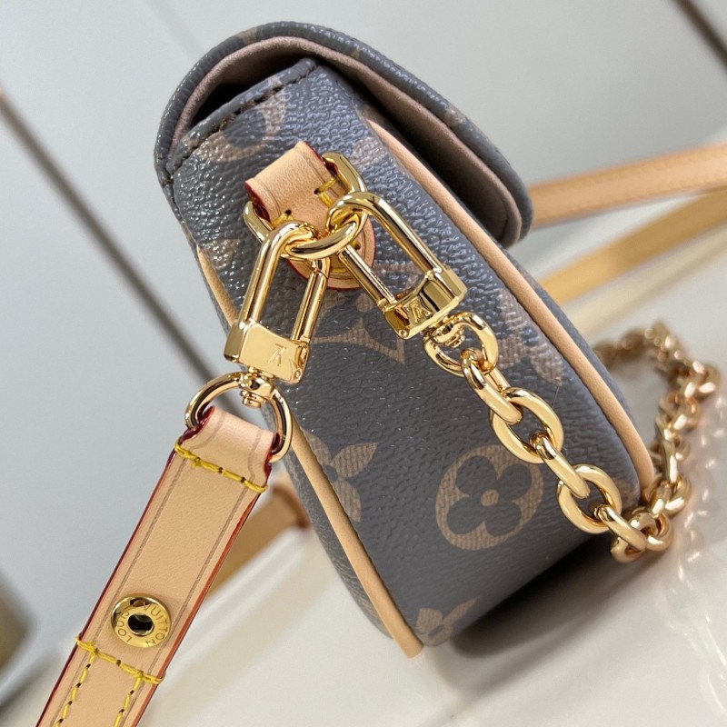 LV Wallet On Chain Ivy