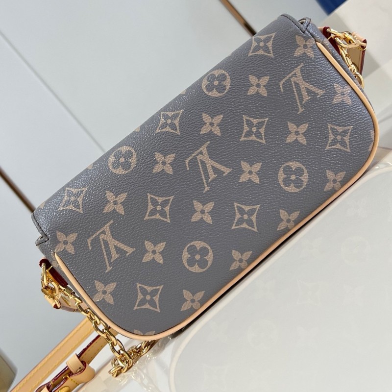 LV Wallet On Chain Ivy