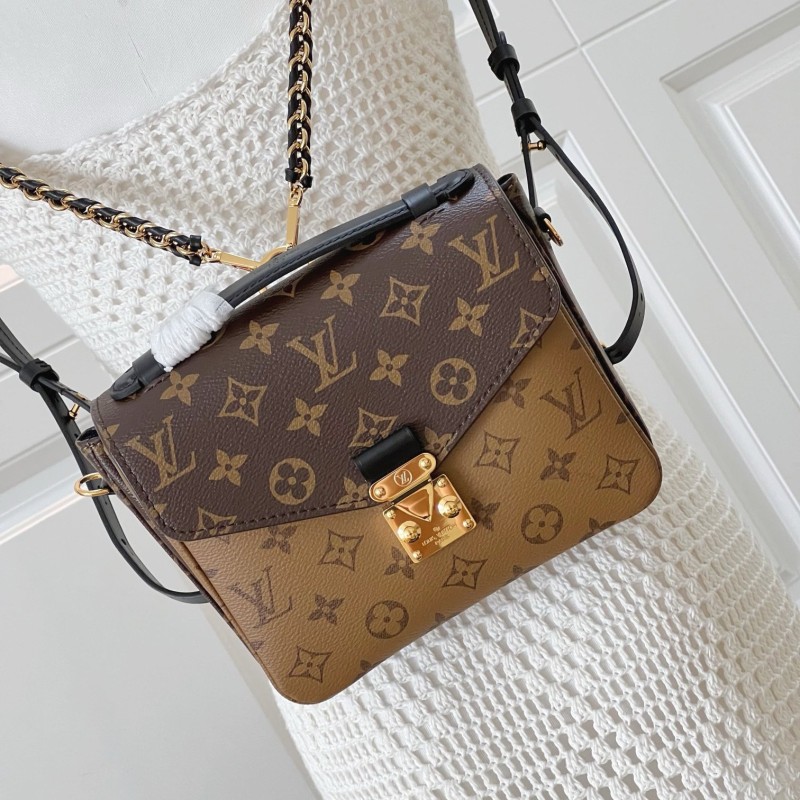 LV Pochette Metis