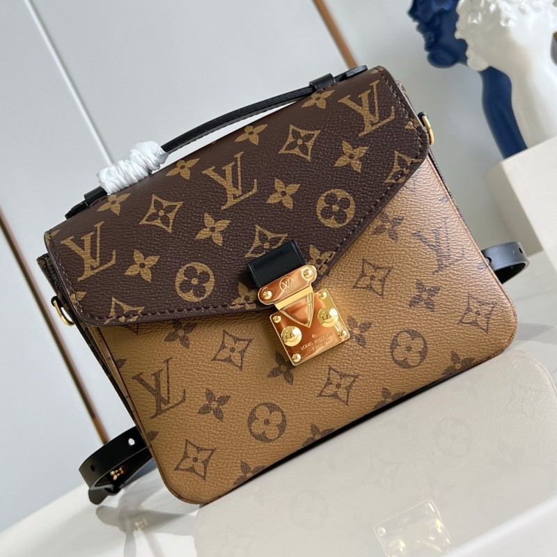 LV Pochette Metis