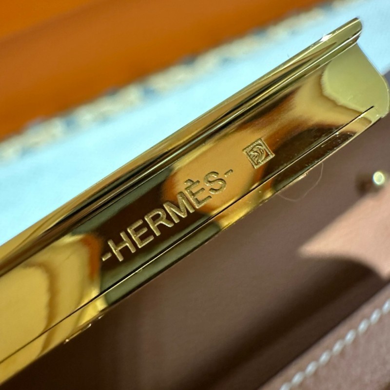 Hermes Contance To Go
