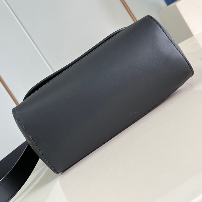 Lv Pulse Messenger Bag