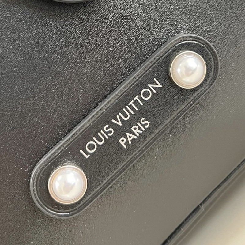 LV Noé Cargo Handbag