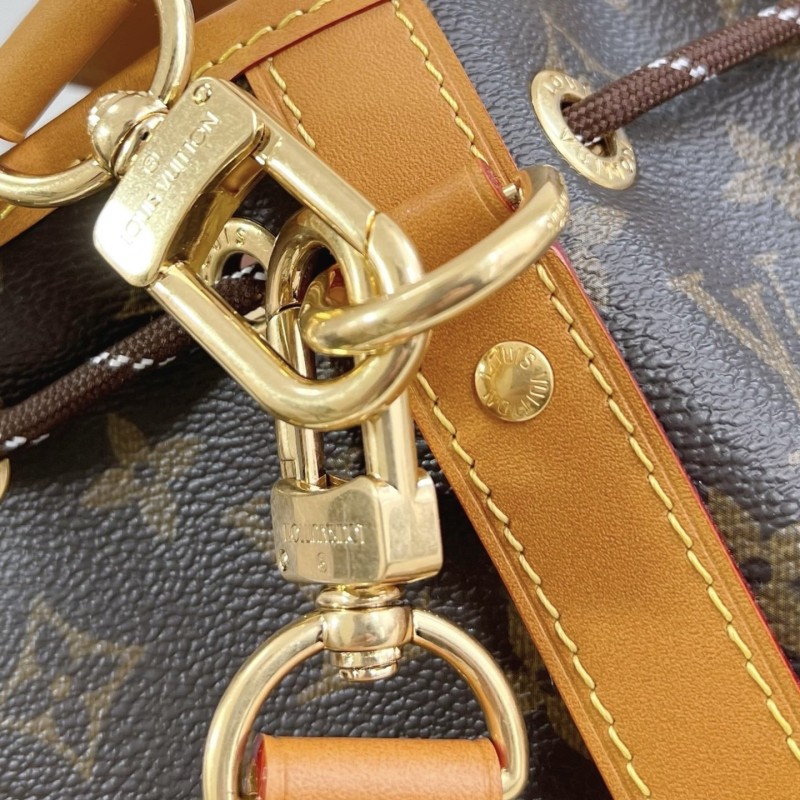 LV  Noé Cargo Handbag 